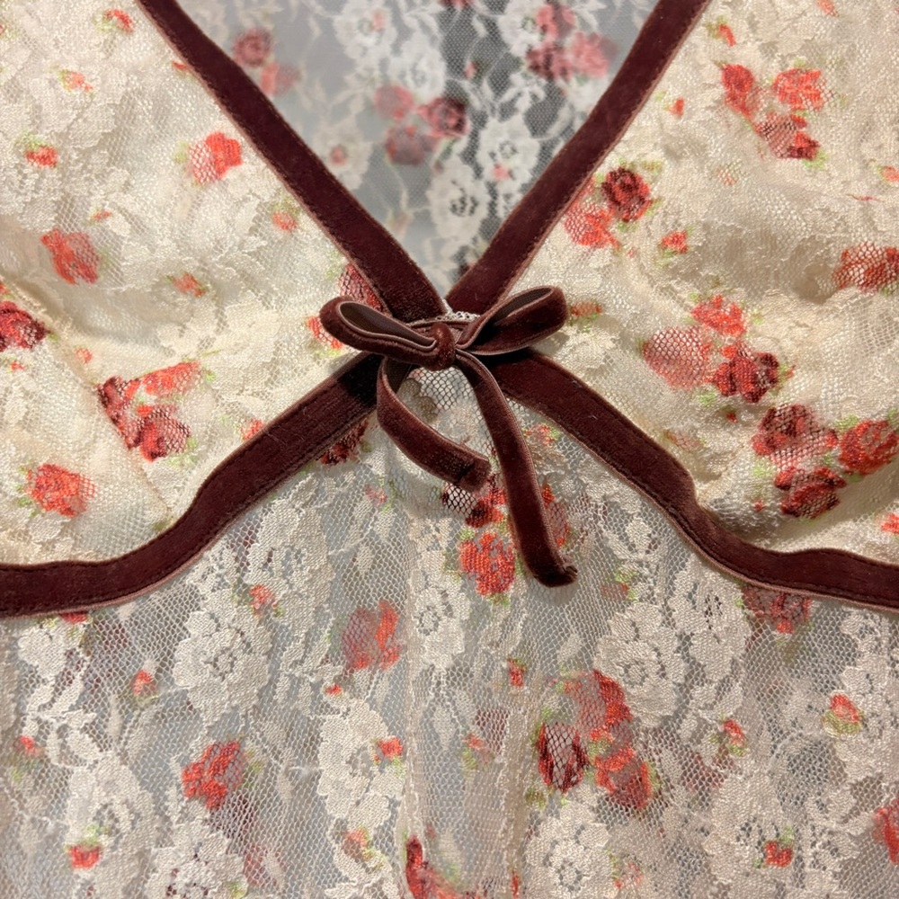 Urban Outfitters Kimchi Blue Cream Floral Lace Blouse - Picture 6 of 14